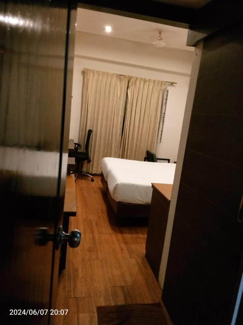 Hotel Sandalwood Inn Bangalore Eksteriør billede