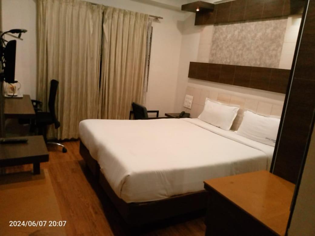 Hotel Sandalwood Inn Bangalore Eksteriør billede