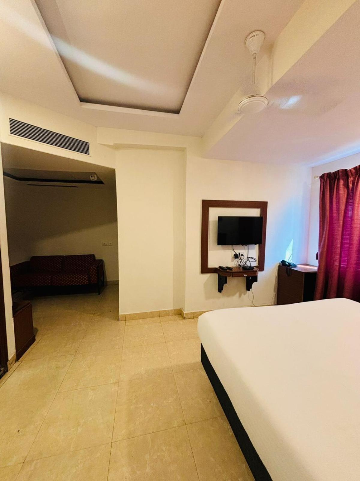 Hotel Sandalwood Inn Bangalore Eksteriør billede