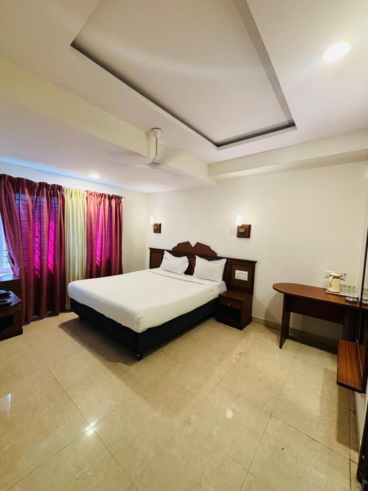 Hotel Sandalwood Inn Bangalore Eksteriør billede